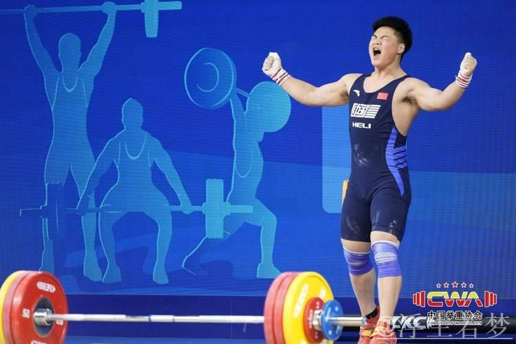 潘云华勇夺男子96公斤级三项冠军